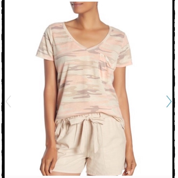 NWT CAMO POCKET TEES IN BLUSH BY SOCIALITE - Picture 2 of 6